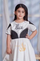 فستان بناتي ابيض بكسرات مطرز بالاسم