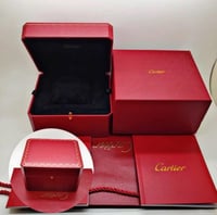 ساعة كارتييه دو باشا الجديدة