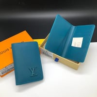 بوك لويس فيتون