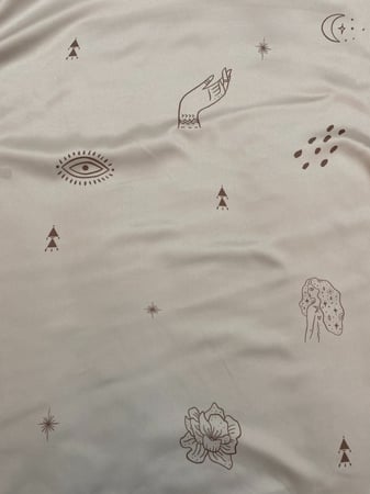 وشاح القلب يعشق كل جميل