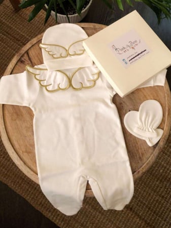 طقم مواليد بأجنحة - متوفر بعدة الوان