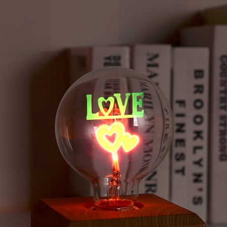 مصباح مضيء بعبارة I love you