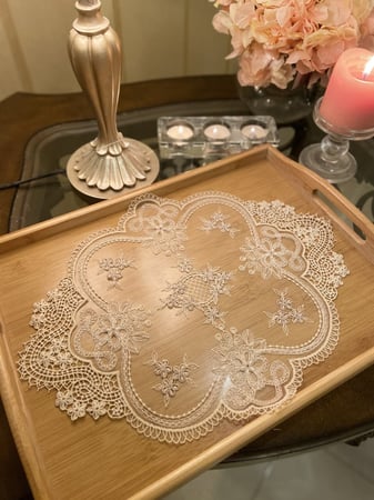 مفرش دانتيل بيج