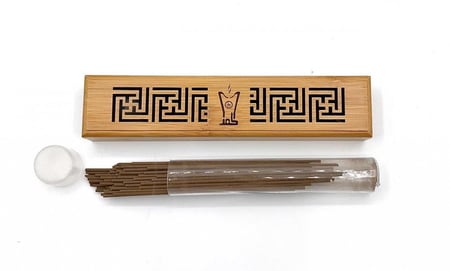 مبخرة ذكيه مقاس صغير عود فيتنامي فاخر عدد الاعواد 60 عود يستمر 35 دقيقه