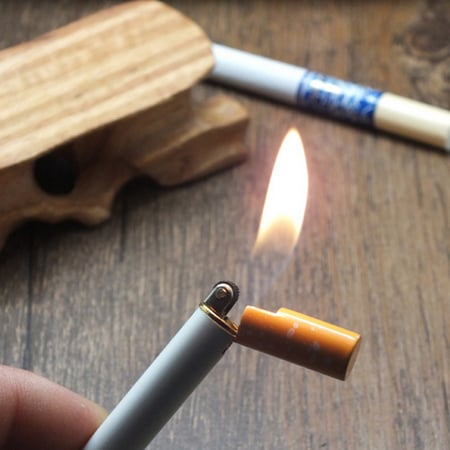 ولاعة على شكل سيجارة تعمل بالغاز