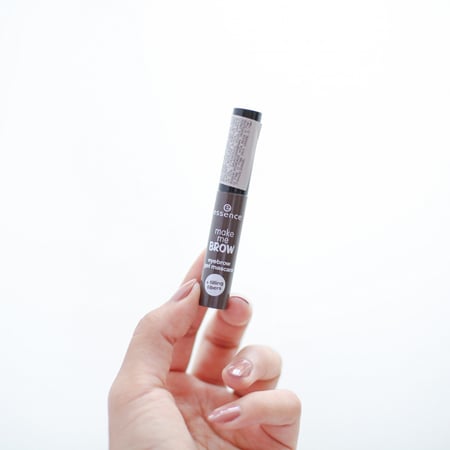 مسكرة حواجب ميني ايسنس