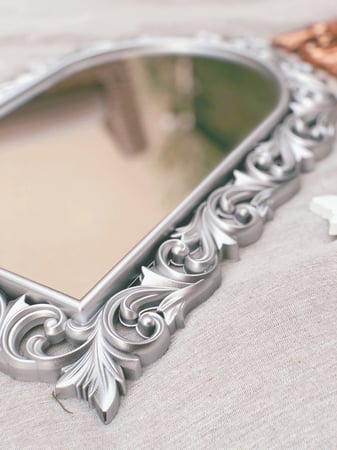 مراية باطار مزخرف - الوان متعددة