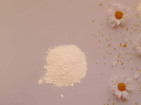 لون اكسيد التيتانيوم ابيض بجمنت بودرة للريزن غير لامع غير شفاف و يستخدم لصنع اللون الكحولي الابيض و لعمل تأثير الامواج مع سنه من زيت السيليكون 130 جرام