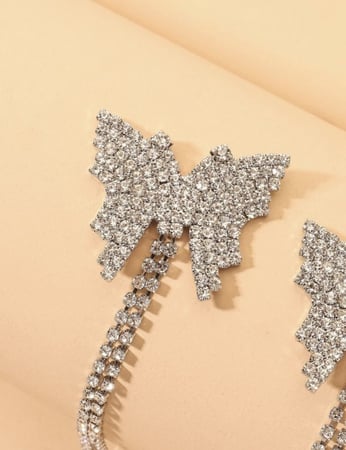 حلق كبير شكل فراشه فضي