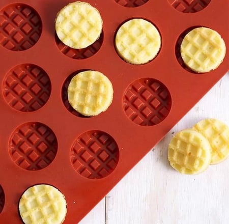 سيليكون دائري للشكولاه / قالب كيك / قوالب شكولاته / حلويات / شمع / صابون ( قطعه واحده )