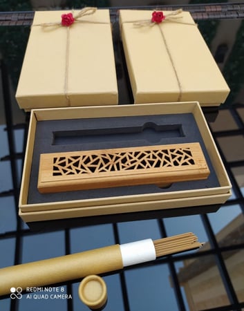 بكج عدد ( 5 ) مباخر  مع كل مبخرة (30 ) عود  كمبودي في بوكس اهداء راقي