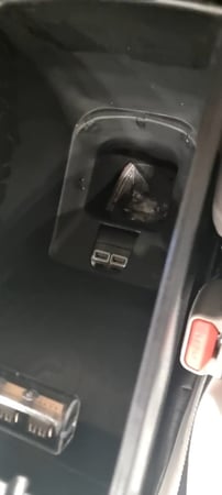 تكاية درج كبير مع امكانية استعمال المنافذ باي وقت لل كيكس و صني الشكل الجديد شبيه المكسيما