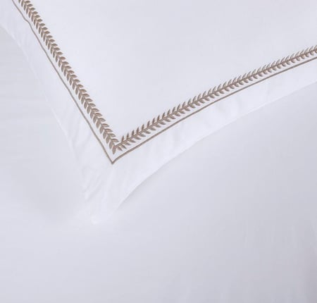 مفرش كوين تطريز رمادي