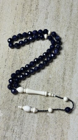 سبحة حجر النجوم الكحلي وطقم عاج الفيل الافريقي بوزن 9 غرام المقاس 8 ملي 45 خرزة