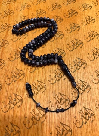 سبحة بكلايت خام امريكي خامة ونظافه قص ذروي 7في11 ملي عدد الخرز 71 خرزة