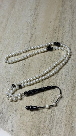 سبحة لولو زراعي وطقم يسر فضه المقاس 6 ملي 99 خرزة