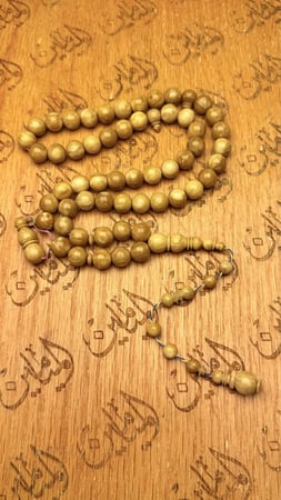 سبحة كوك ابيض ١٠ ملي 51 خرزة ملكي خراطة القرش