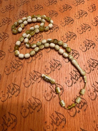 سبحة بكلايت خام امريكي صوت ورنه وكثافه قص صندوقي عدد الخرز55خرزة مقاس 10في12.5ملي