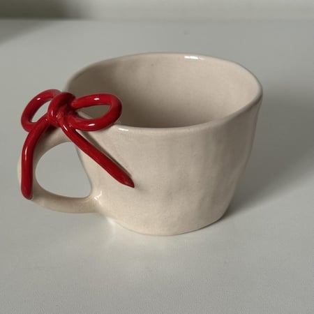 كوب فيونكة احمر