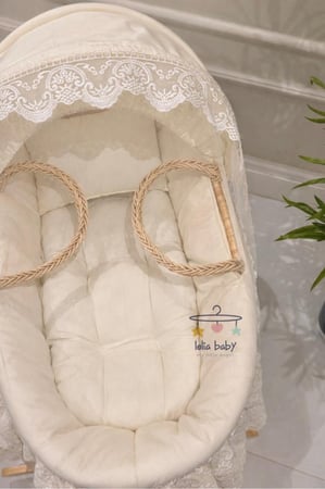 سلة موسى دانتيل مع قاعدة