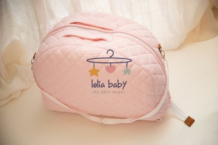 سرير متنقل وردي