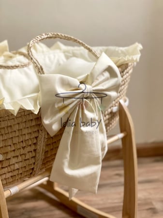 سلة موسى مع مفرش مميز و قاعدة