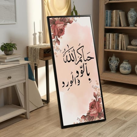 لوحة كانفاس على إطار خشبي بإطار خارجي أسود مع حامل خلفي بتصميم