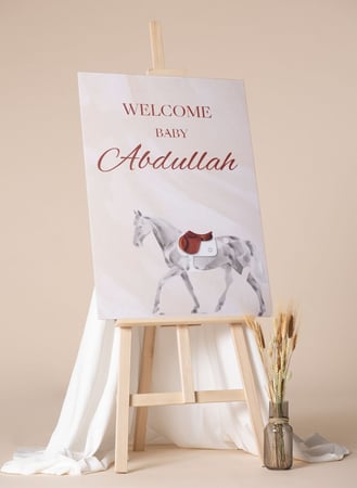 لوحة كانفاس استقبال مولود بحروف إنجليزية وتصميم خيل