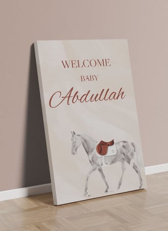 لوحة كانفاس استقبال مولود بحروف إنجليزية وتصميم خيل