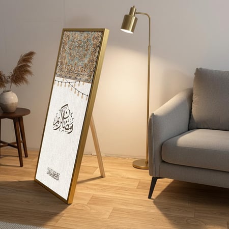 لوحة كانفاس على إطار خشبي مع حامل خلفي بتصميم رمضان كريم