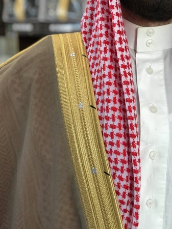 بشت رجالي ملكي رسمي لون زيتي غامق دقة ملكيه قماش صوف 80٪ قصب حر صناعة سعودية