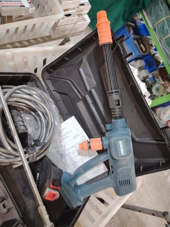 ماكينة غسيل بالبطارية يورمكس