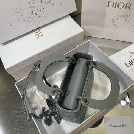 ليدي ديور رمادي