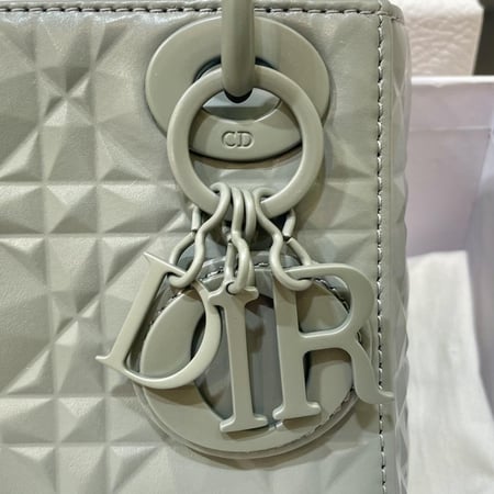 ليدي ديور رمادي
