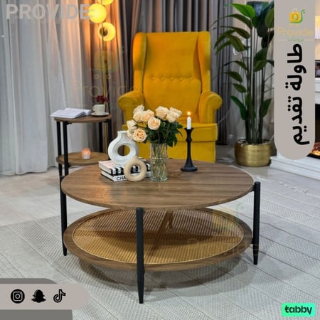 طاولة تقديم خشبية دائرية بإطار معدني متين.