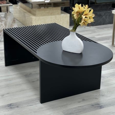 طاولة تقديم خشبية باللون الأسود بتصميم عصري بسيط