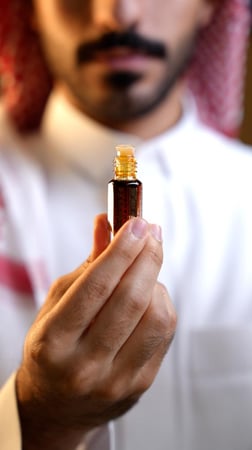 دهن عود كمبودي أربعة أنواع