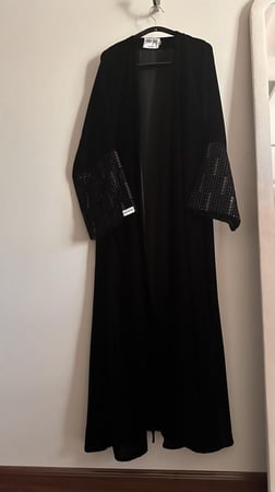 مخمل كوري مع طرحه بطرف نفس الكم