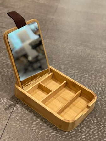 صندوق مجوهرات من الخشب ومزين بفن التنقيط