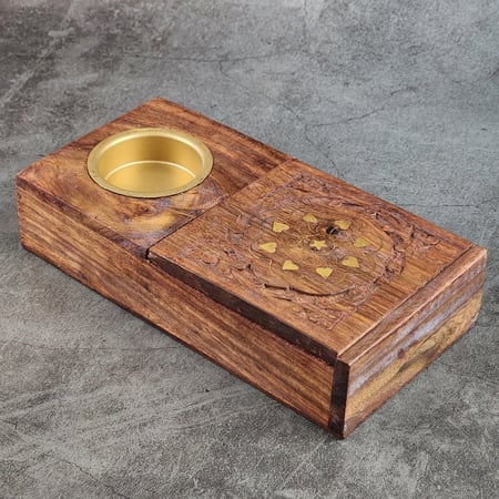 مبخرة خشبية مزخرفة