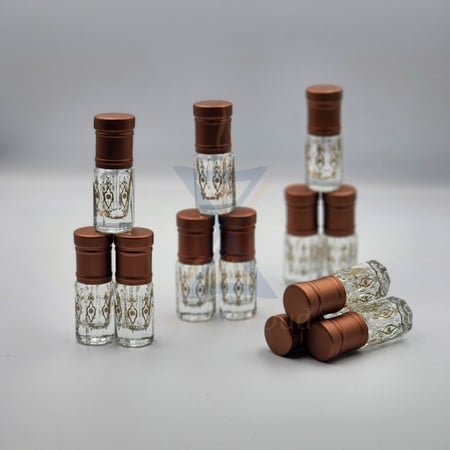 زجاجة ربع تولة ذات نقشة ذهبية