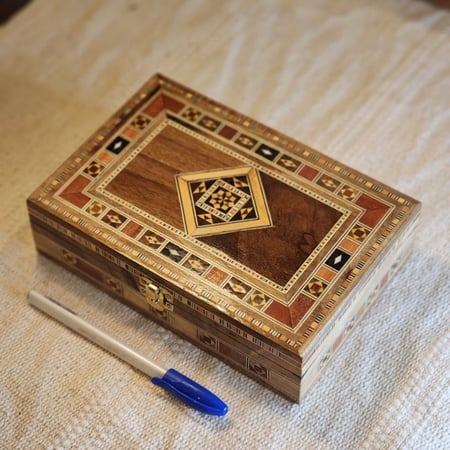 علبة سورية موزاييك فاخرة ( حجم 2-5 أوقيات )