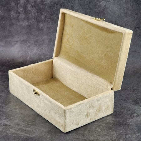 علب مخمل ( نصف كيلو )