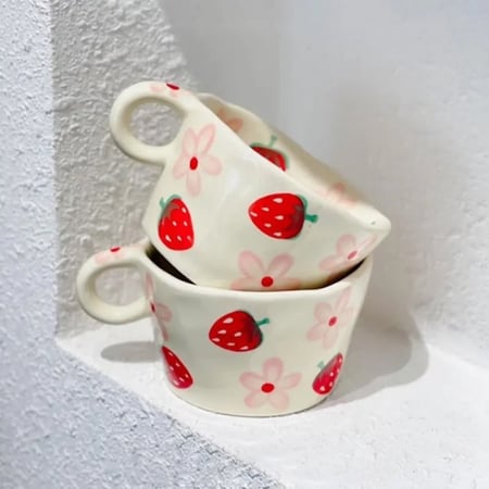 كوب سيراميك برسمة فراولة .