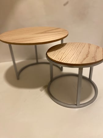 طقم حبتين ارجل صواني متوفر لونين  مقاس  الكبيره ارتفاع 25  قطرها 30  الصغيره ارتفاع 20 قطرها 25