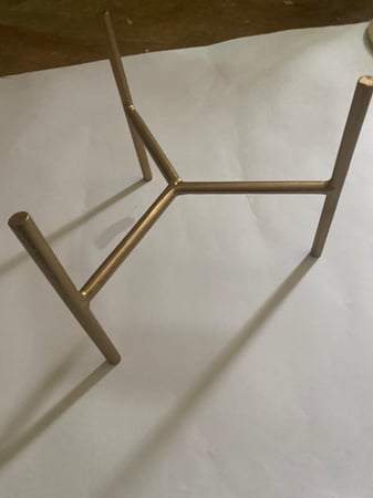 طقم حبتين ارجل صواني  متوفر لونين مقاس الكبيره ارتفاع 25  قطرها 39  الصغيره ارتفاع 20 قطرها 33