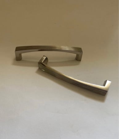 زوج مقابض يد متوفر لونين مقاس 10