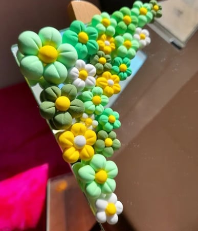 مرايا بإطار خشبي للأعمال الفنيه