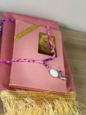 بكج سجاده و مصحف وسبحه بالاسم