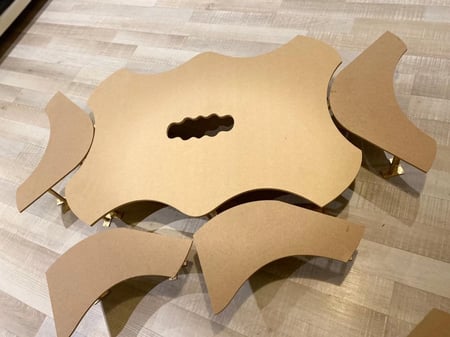 ارجل طاولات لون ذهبي بالحبه